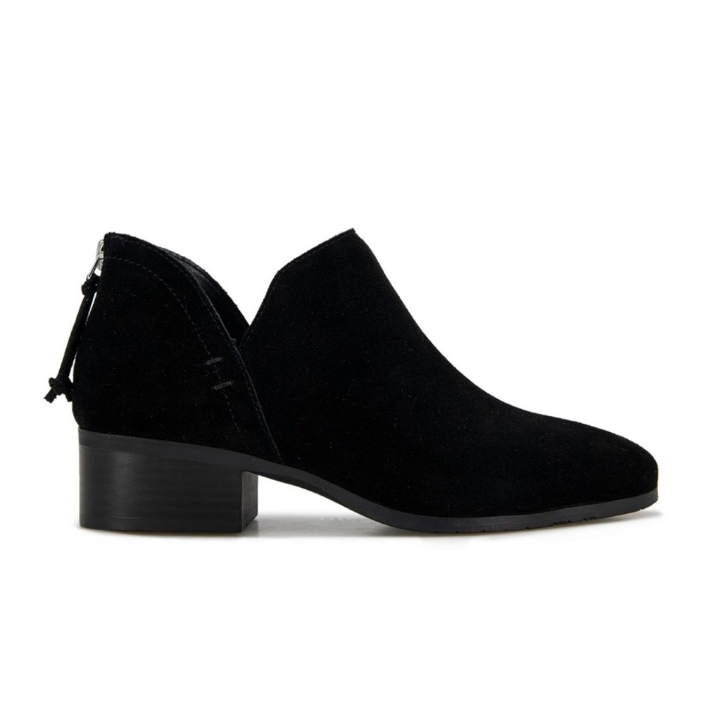 Kenneth Cole Woman’s Ankle Bootie Color Black, Size 6M
